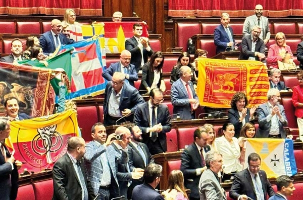 Referendum contro l’Autonomia differenziata: grande successo per l’avvio della raccolta firme, ora possibile anche online. Prosegue il dibattito sull’ammissibilità del quesito